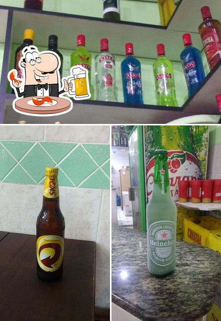Peça um copo de cerveja leve ou escura
