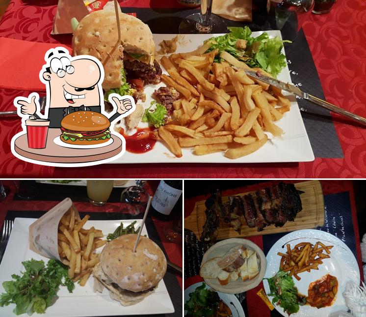 Order a burger at La Table Du Grizzli