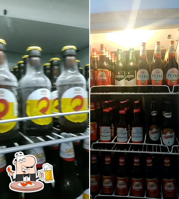 Desfute uma tulipa de cerveja leve ou escura
