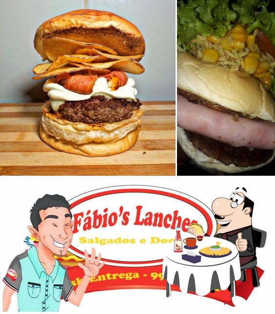 Отведайте гамбургеры в "Fabio's Lanches"