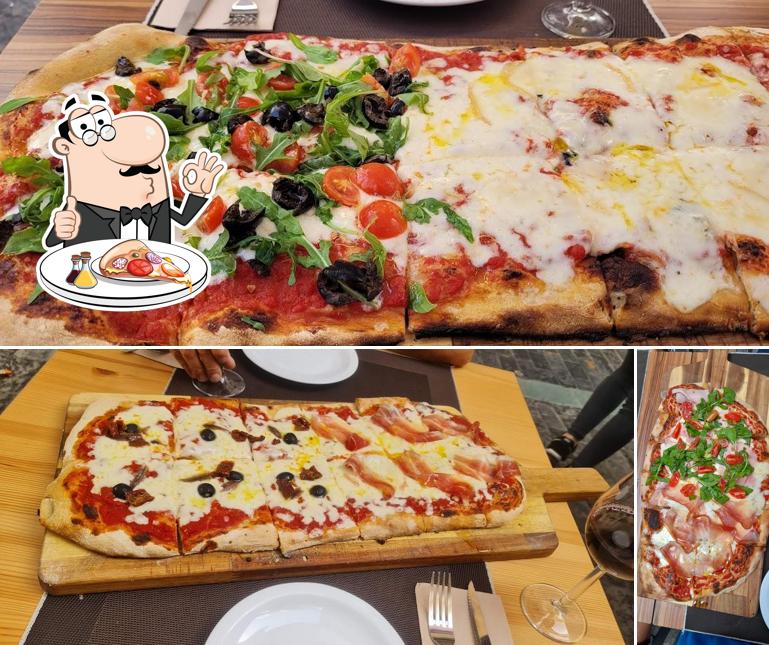Get pizza at Il Raviolo