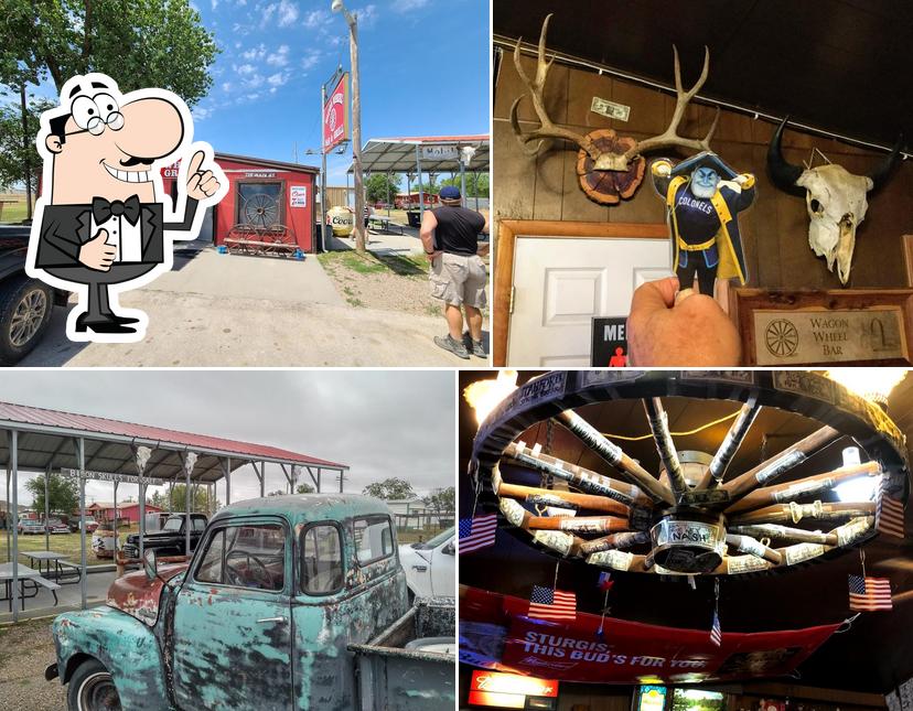 Wagon Wheel Bar in Interior Restaurant menu and reviews
