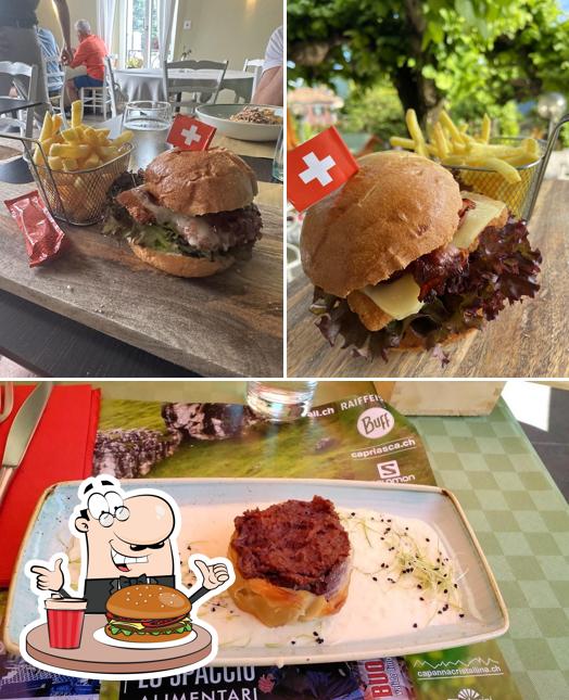 Probiert einen Burger bei Ristorante Salotto Brè