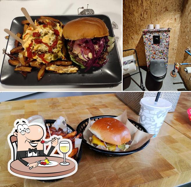 Mira las fotos que muestran comida y interior en Hekkan Burger Bryne
