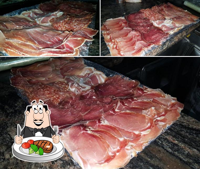 Prova i un pasto a base di carne a Ebramo 4