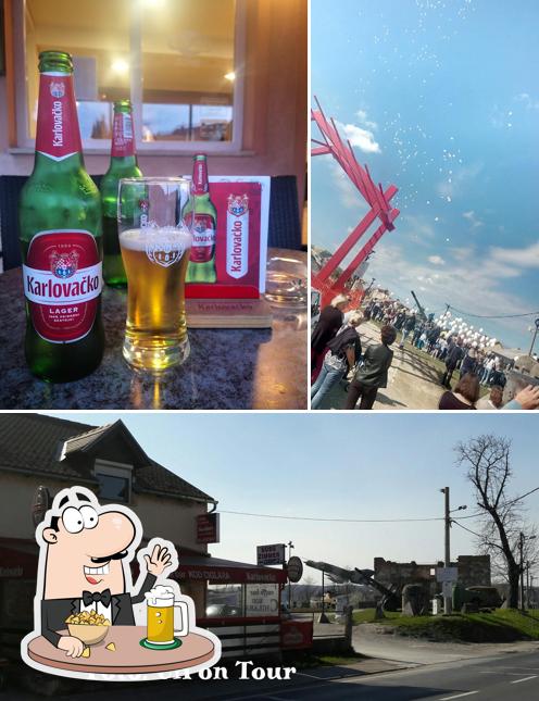 Puoi prenderti un rinfrescante bicchiere di birra chiara o scura