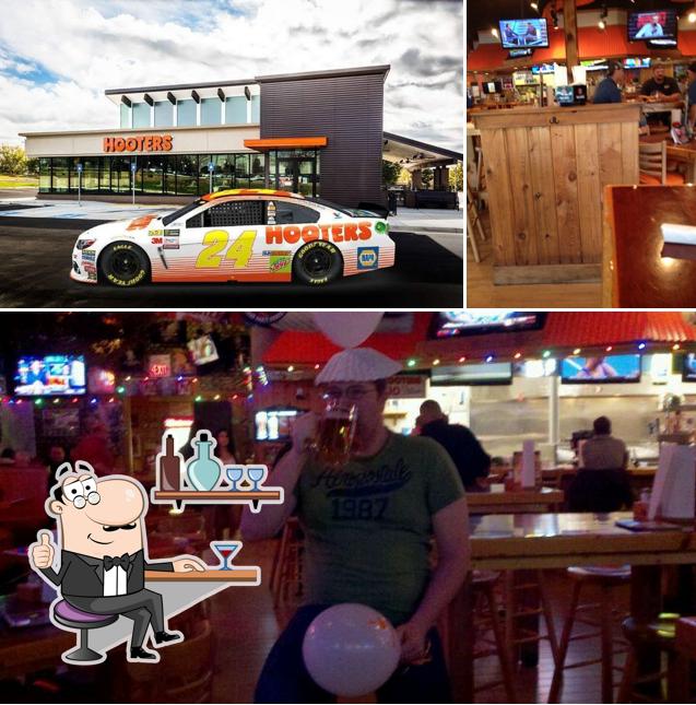Hooters in Laurel Restaurant menu and reviews