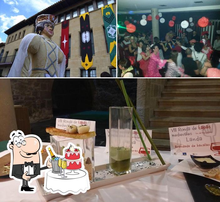 Take a look at the picture depicting wedding and food at Bar Restaurante Vinacua