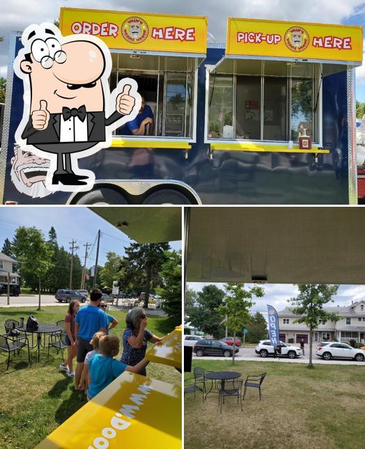 Wally's Weenie Wagon in USA Restaurant reviews