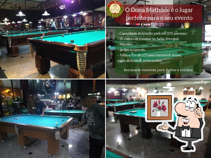 O interior do Dona Mathilde Snooker Bar & Betting Point