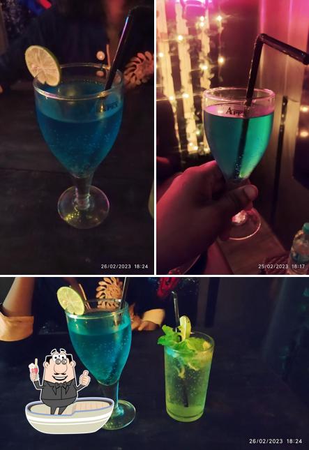 FOOD HUNGAMA serves alcohol