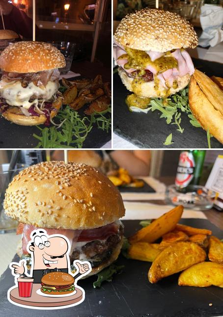 Prenditi un hamburger a Loco’s Food & Drinks