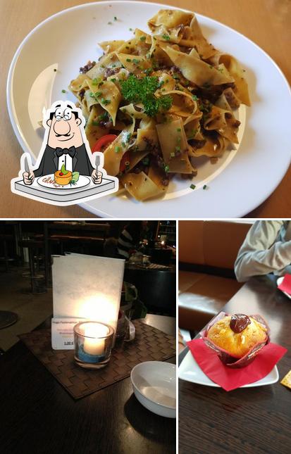 La foto della cibo e interni di Bar Cafè Hugo