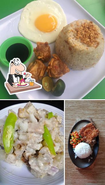 Golden Pot's Lutong Bahay offers a variety of sweet dishes