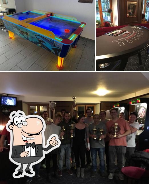 Siediti a un tavolo di Schlössli Pub Jeker