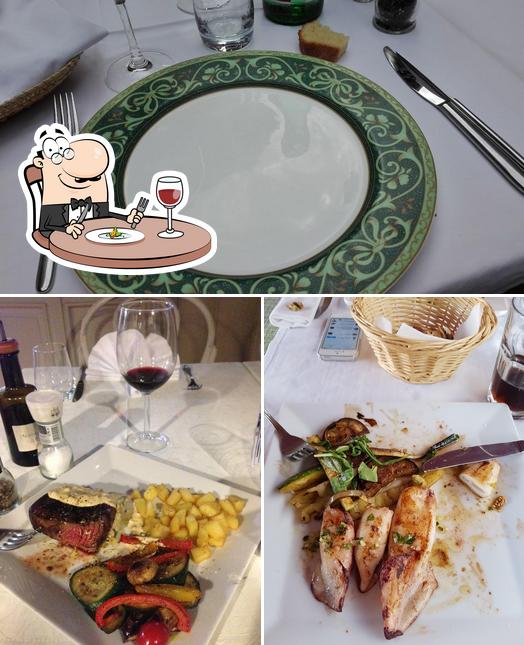 Dai un’occhiata alla immagine che mostra la cibo e vino di Bistro NIki's