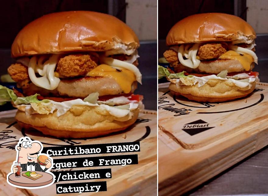 Peça um hambúrguer no Curitibanos hamburgueria