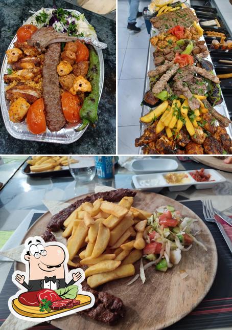 Les plats à base de viande sont disponibles à Efe Kebab Grill