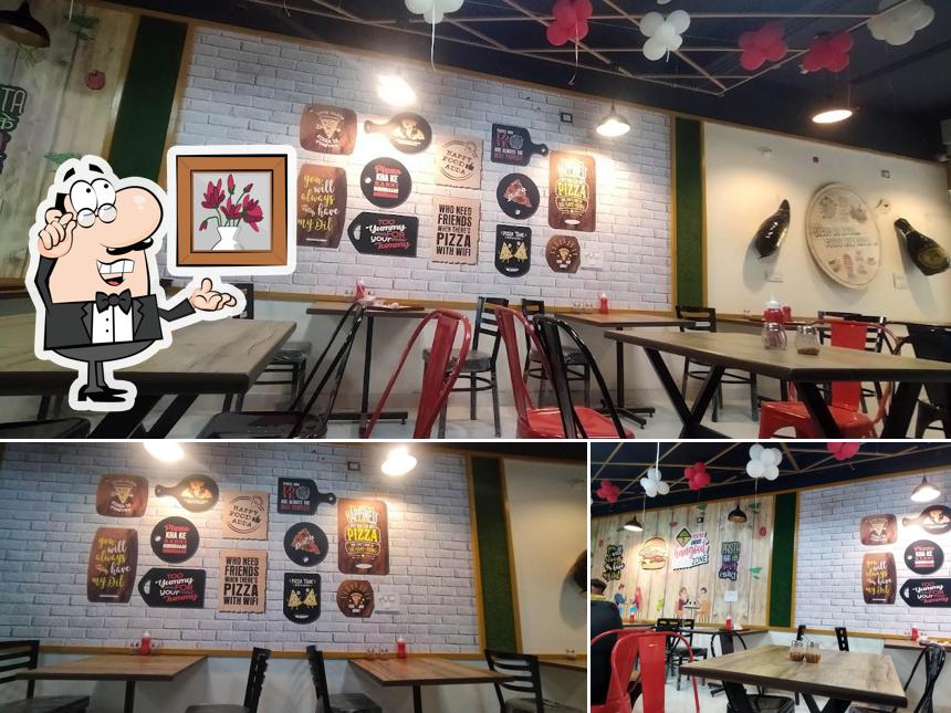 Check out how Foody Hub Pizza Dera Bassi, Best Pizza Restaurant in Zirakpur Foody Hub Pizza looks inside