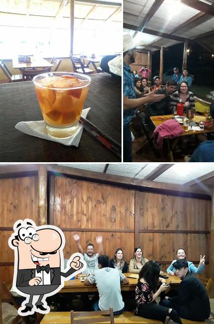 O interior do Rancho's Bar