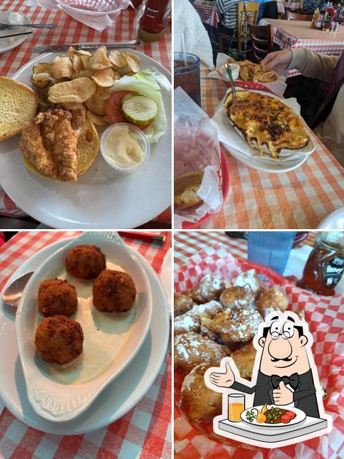 Dell Rhea's Chicken Basket in Willowbrook Restaurant menu and reviews