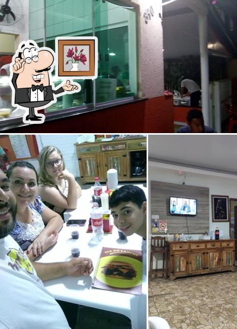 O interior do Tia Do Lanche