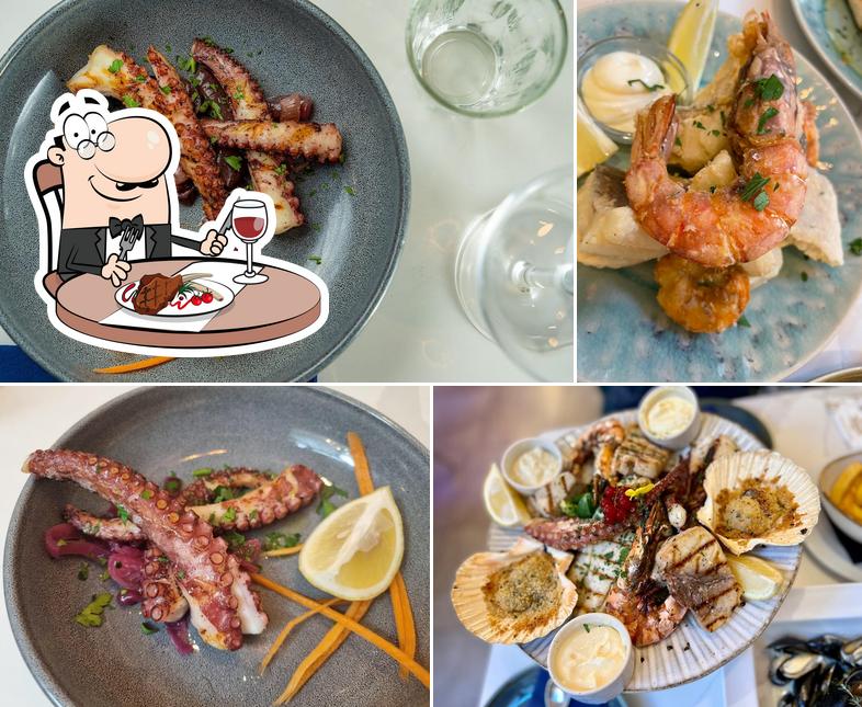 Закажите блюда из мяса в "Portofino Oyster Bar & Mediterranean Restaurant"