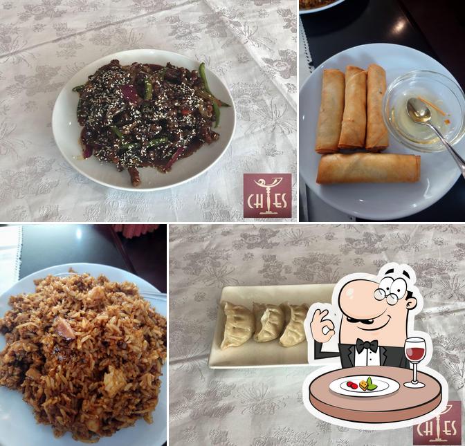 Comida en Restaurante Asiático Ches
