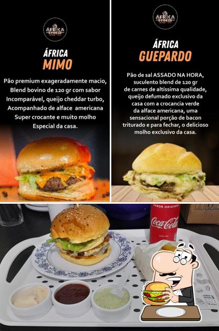 Experimente um hambúrguer no África Burger