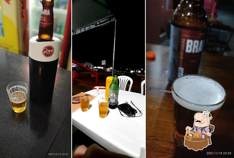 Desfute uma tulipa de cerveja leve ou escura