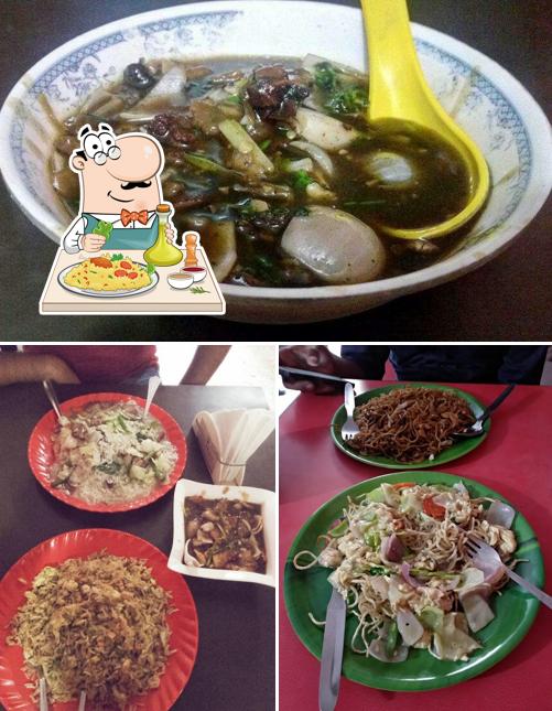 Food at Hakka Wok