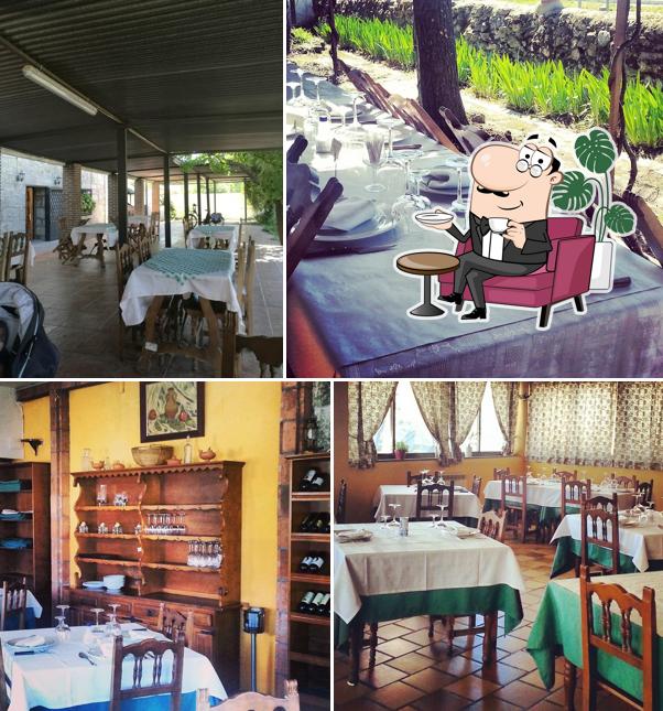 Посмотрите на внутренний интерьер "Restaurante Cazador de Soto"