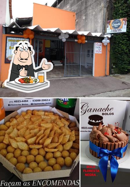 O Ganache Bolos Itu se destaca pelo comida e exterior