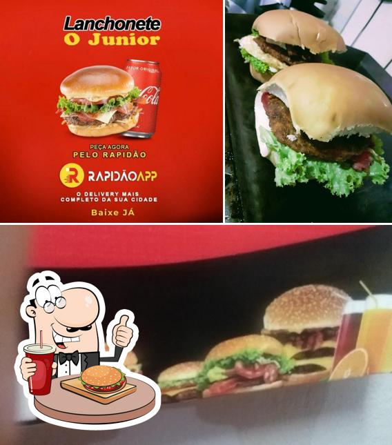 Experimente um hambúrguer no Junior Lanches