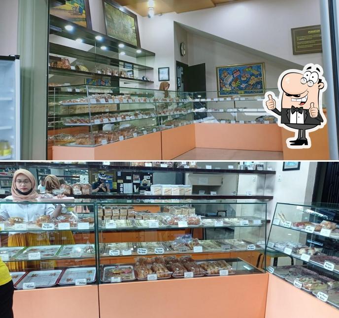 Chandra Bakery, Malang, Jl. Delima No.12 Restaurant reviews