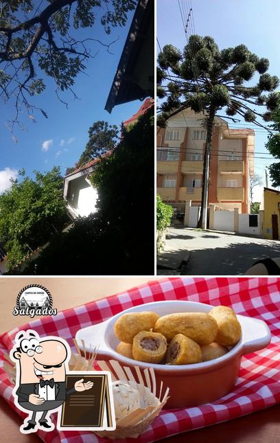 Esta é a imagem apresentando exterior e comida no Salgados Campos do Jordão