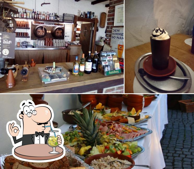 Observa las fotografías donde puedes ver bebida y comida en Hudelburg