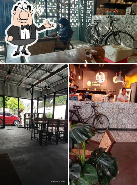 MOOMII Milkshake dan Raja Dimsum PWT cafe, Purwokerto - Restaurant reviews