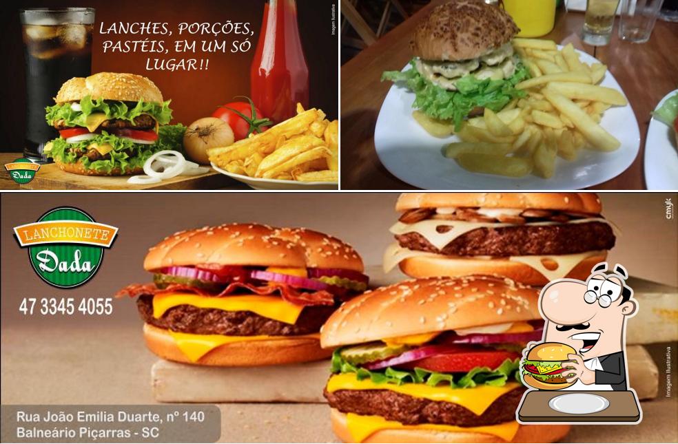 Delicie-se com um hambúrguer no Duda Lanches Piçarras