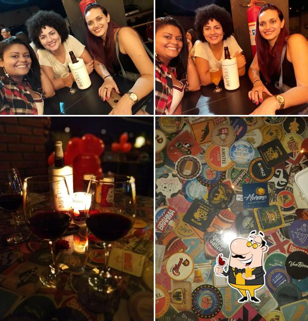 É agradável saborear uma taça de vinho no Hangar Burger Bar