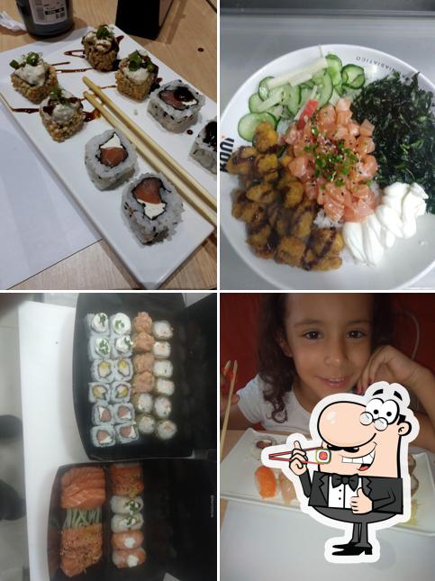 Sushi é um famoso cozinha originário do Japão