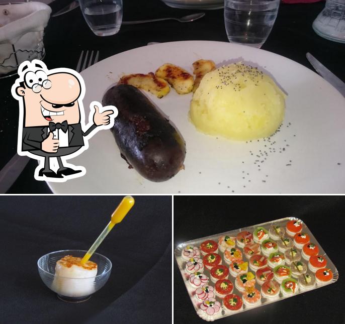 Autour D'Une Bouchée