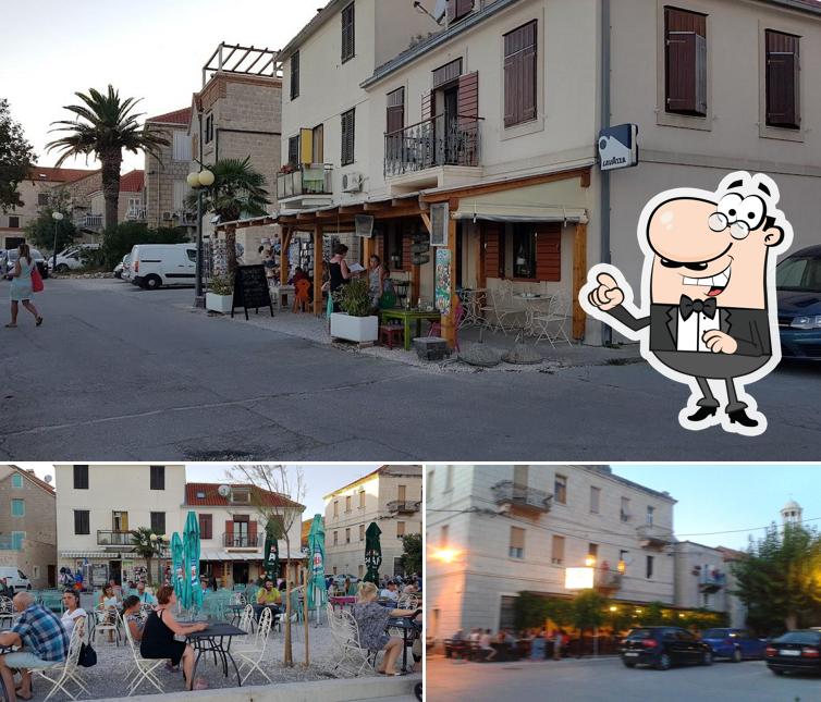 Guarda gli esterni di Krespo bar