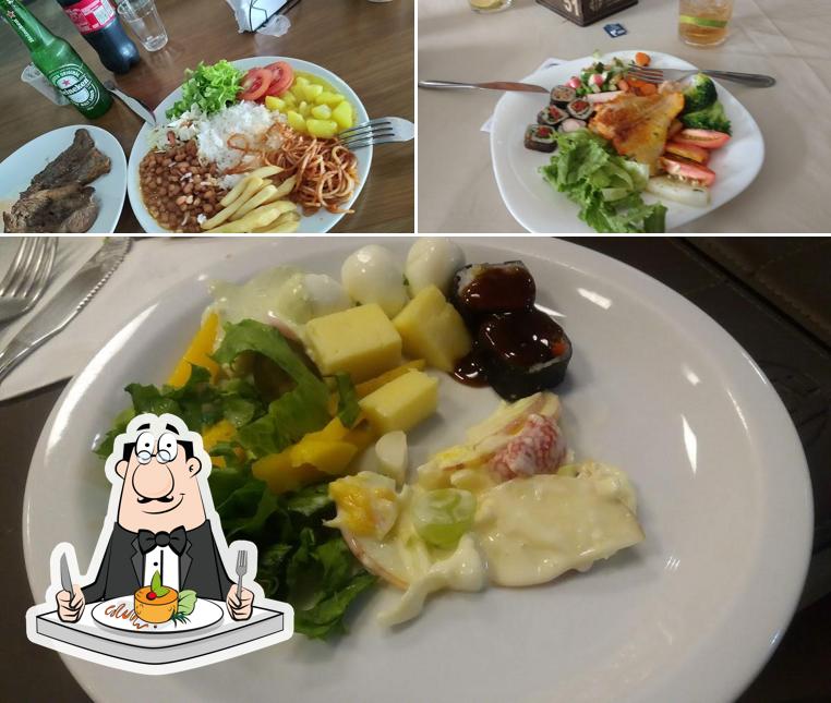 Comida em Pizzaria Tropical