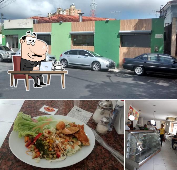 Entre diversos coisas, interior e exterior podem ser encontrados no Tia Tetê Restaurante