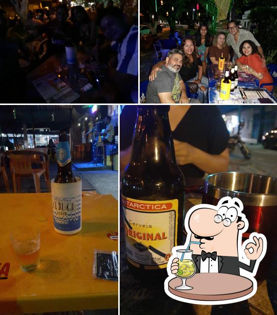 Esta é a foto ilustrando bebida e balcão de bar no Arpleuticos Bar