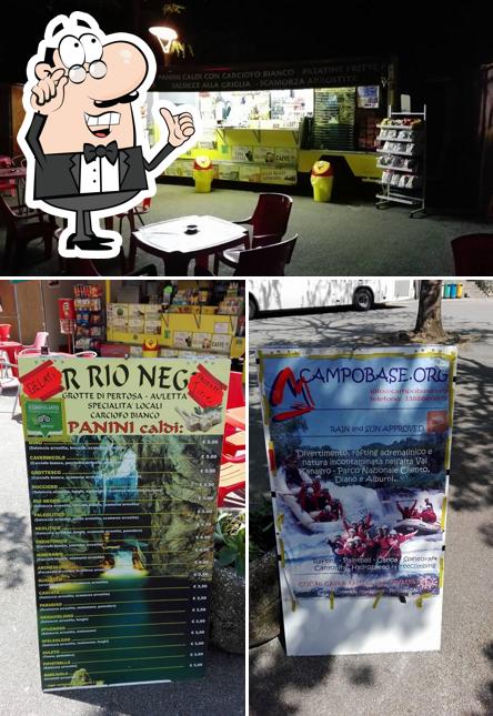 Siediti a un tavolo di BAR RIO NEGRO