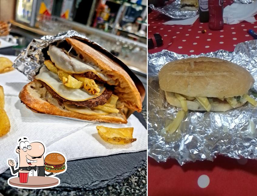 Gli hamburger di Bar Paninoteca L'OASIS potranno incontrare molti gusti diversi