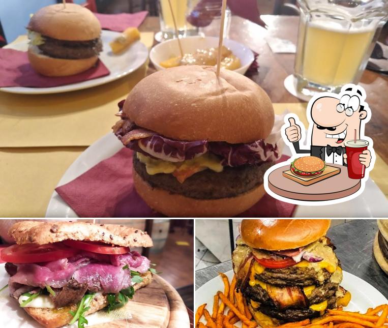 Concediti un bell'hamburger a Oktoberfest Birreria