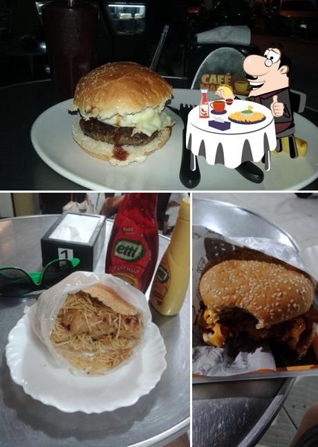 Experimente um hambúrguer no Café Mania